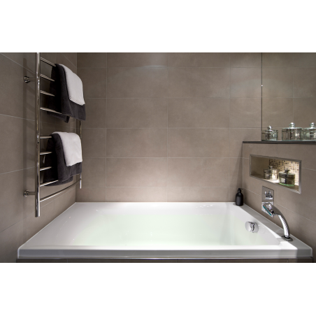 Anwendungsbild Messingdübel ME: Metallhalterung für Handtücher über der Badewanne