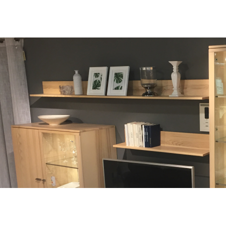 Anwendungsbild Dübel FX: Direkt an der Wand befestigtes Brett