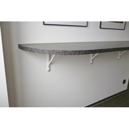 Anwendungsbild Normaldübel F: An der Wand befestigtes Sideboard