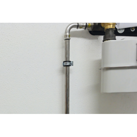 Anwendungsbild Schnellverschlussrohrschelle RIF: RIF befestigt ein Metallrohr