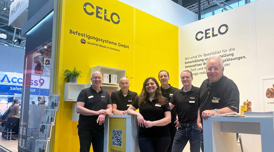 Das Messeteam von CELO auf dem Messestand