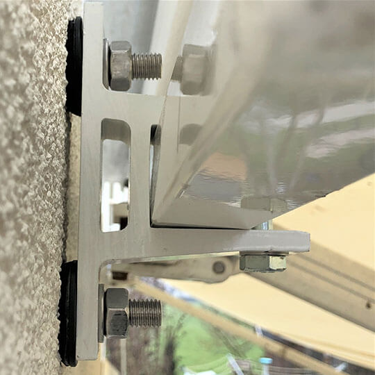 Awning attachment on an insulated façade with ResiTHERM