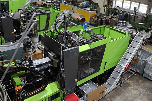 Bild von einer unserer Produktionsmaschinen von oben.